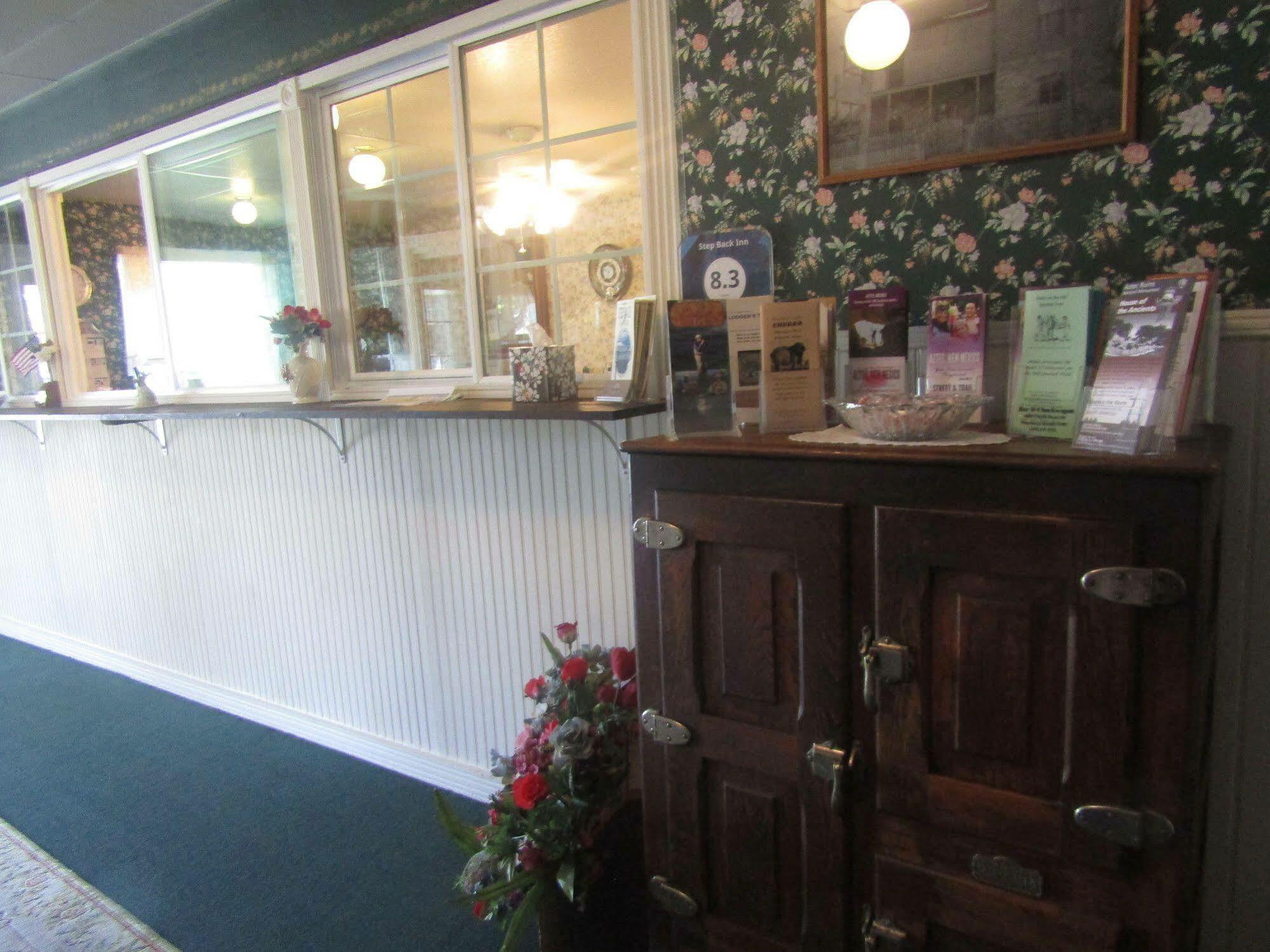 Step Back Inn Aztec Exterior photo